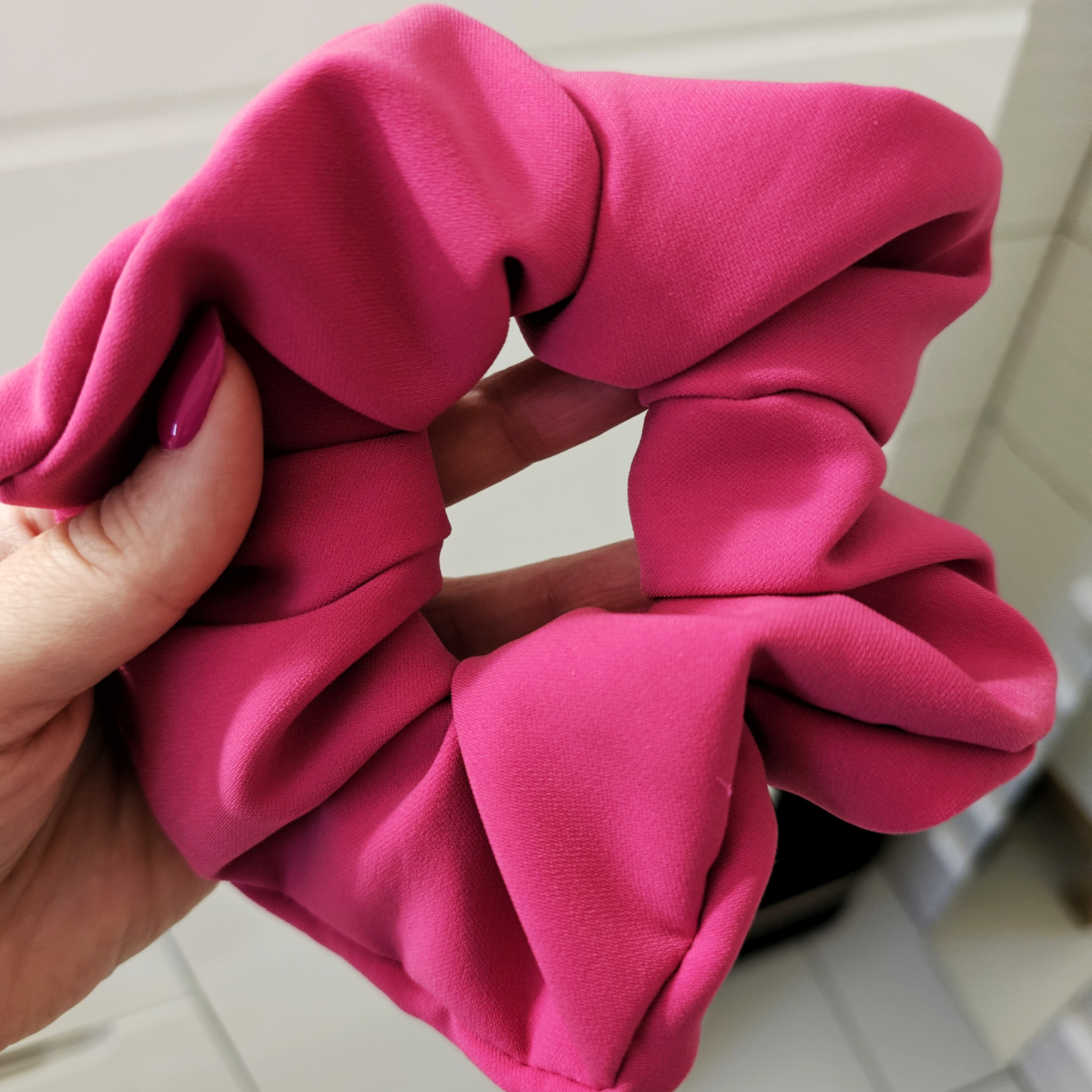 Scrunchie gumička do vlasů SOFI malinová2